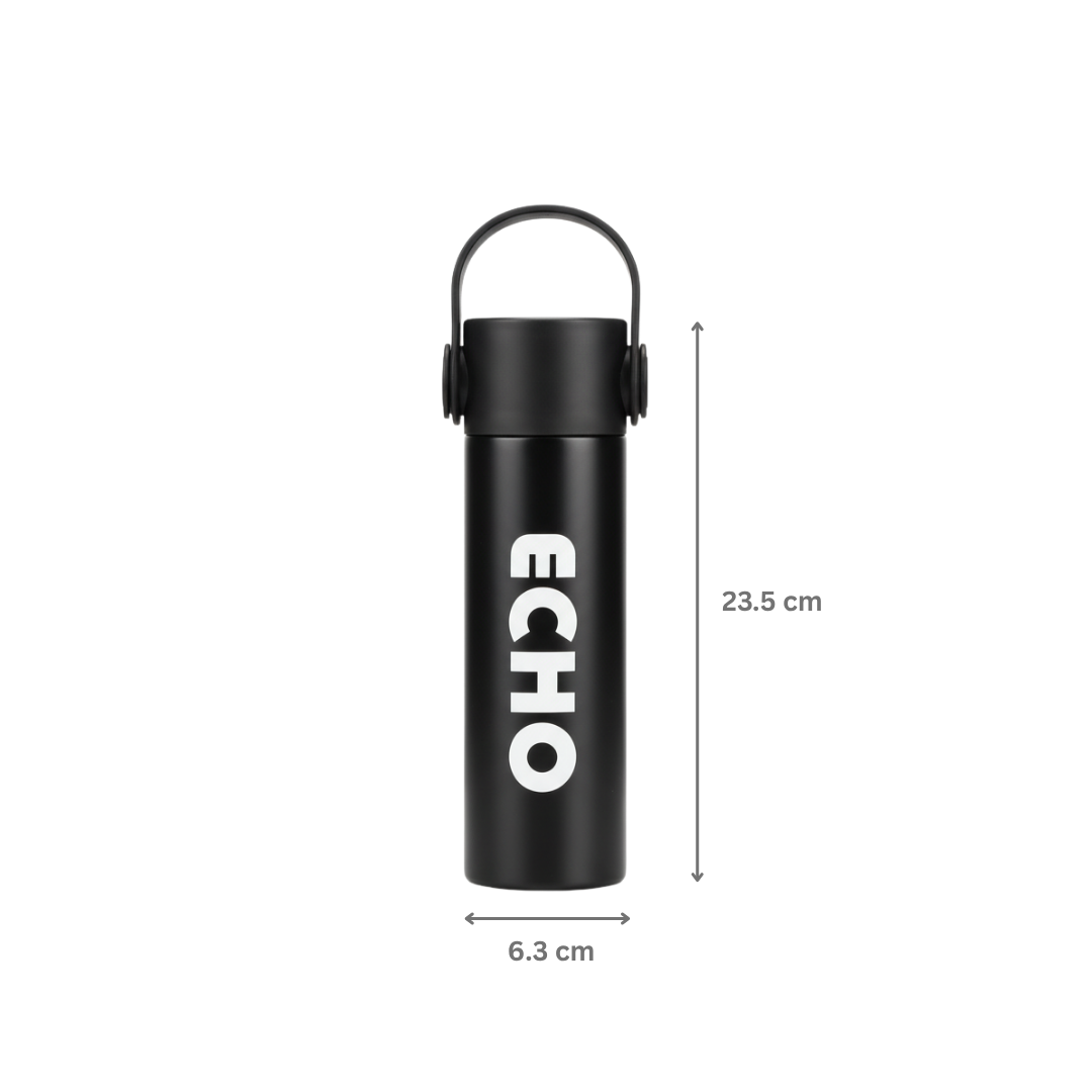 Echo of Style water bottle in blue with integrated handle and screw-top lid