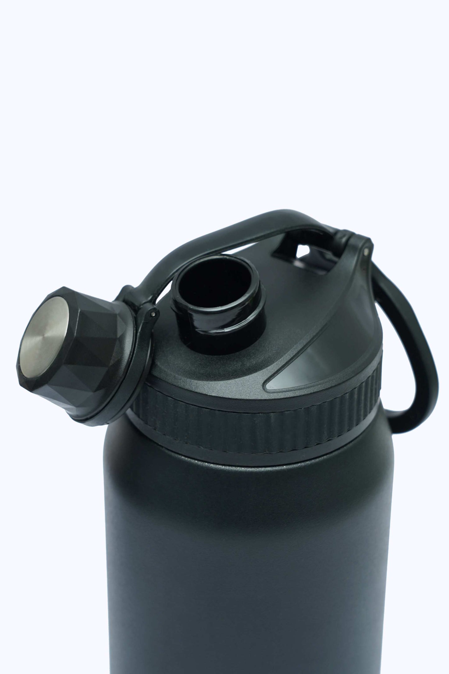 600ml black Stealth Hydrator bottle with double-wall vacuum insulation and integrated carry loop
