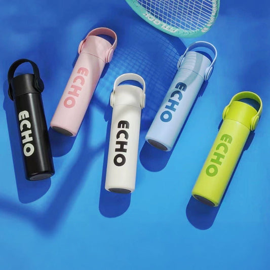 Echo of Style water bottle with integrated handle and double-wall insulation in vibrant blue color