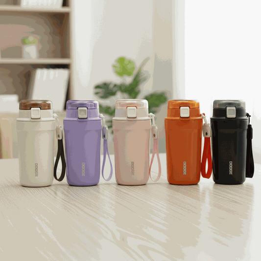 Dodge Pro steel finish mug with flip-top lid and fabric handle for hot and cold drinks