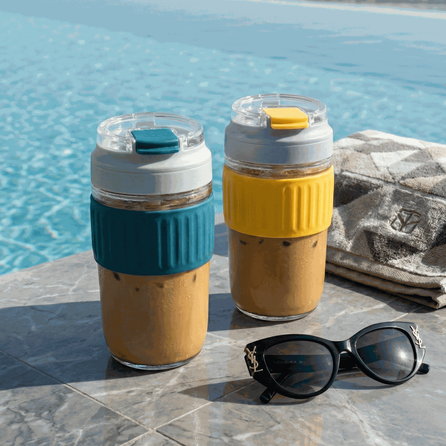 Nertz Crystal Grip Mug with silicone grip and dual lids for hot and cold drinks